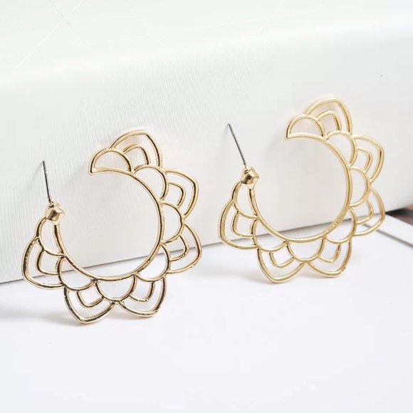 • Dahlia • Floral Earrings - Picture 2 of 3